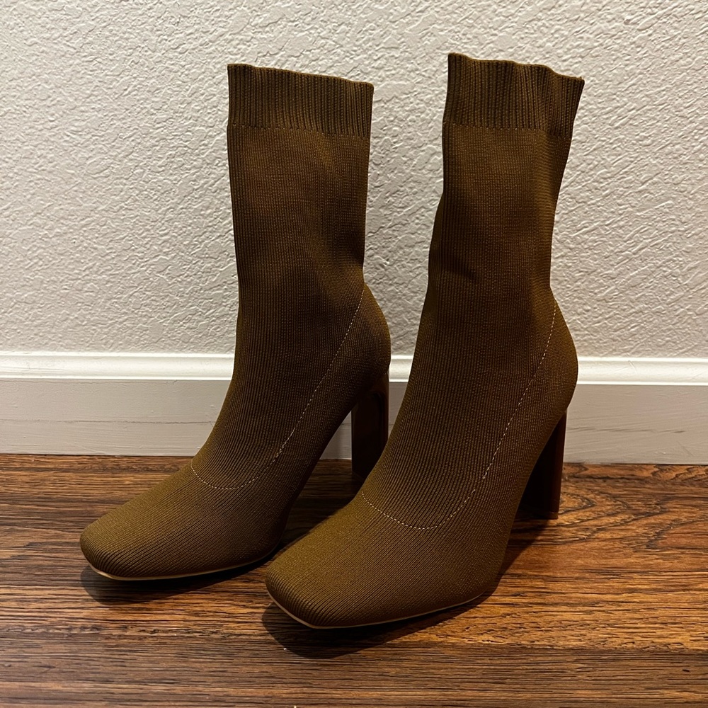 Miss Lola Boutique Sock Boots-Size 5.5